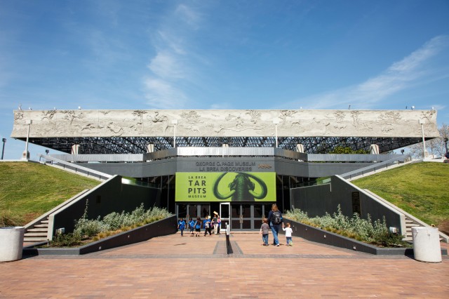 tarpits_museum_front_entrance