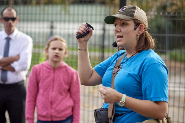 gallery interpreter with tour group at the tar pits