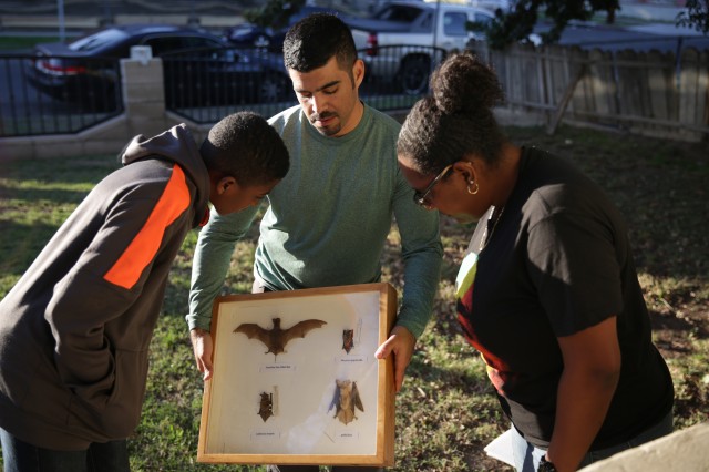 Miguel Ordeñana shows bats to the Robateau's
